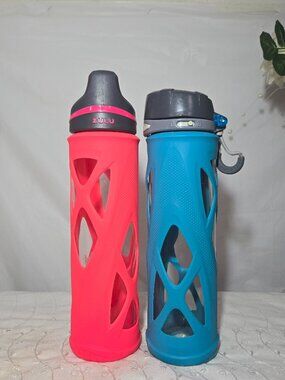 💧Bundle of 2 Zulu Atlas 20 oz Blue & Pink Glass Water Bottle Silicone Sleeve